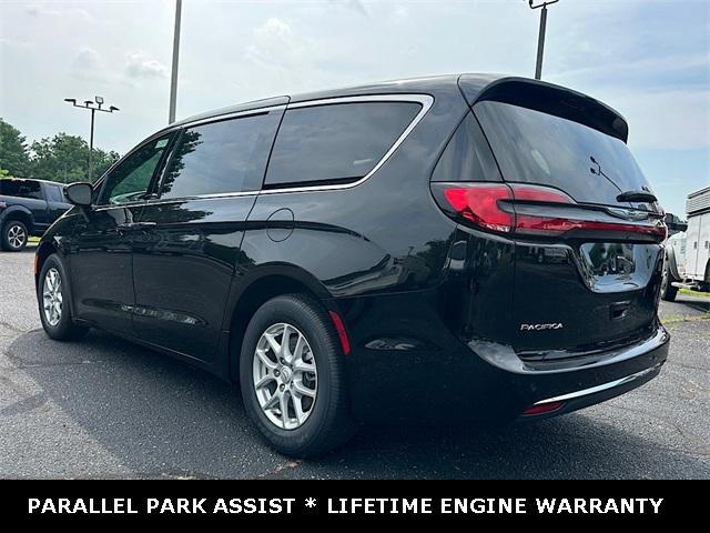 new 2025 Chrysler Pacifica car, priced at $37,725