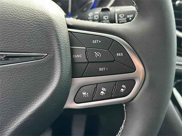 new 2025 Chrysler Pacifica car, priced at $37,725