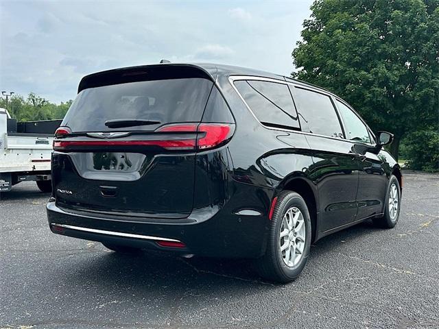 new 2025 Chrysler Pacifica car, priced at $37,725
