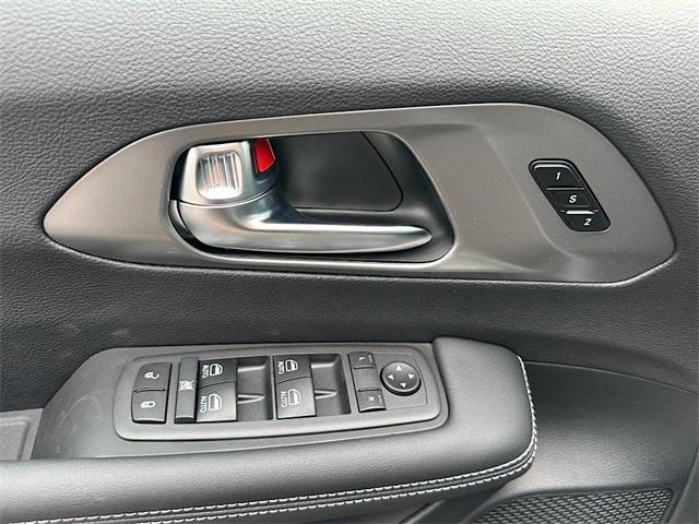new 2025 Chrysler Pacifica car, priced at $37,725
