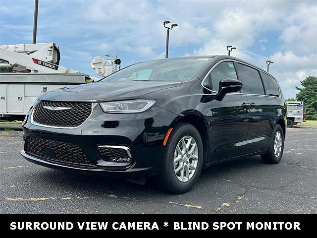 new 2025 Chrysler Pacifica car, priced at $37,725