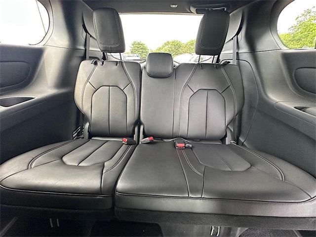 new 2025 Chrysler Pacifica car, priced at $37,725