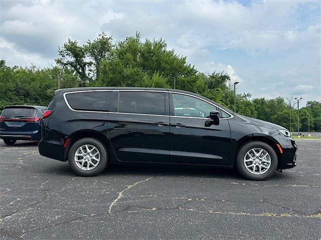 new 2025 Chrysler Pacifica car, priced at $37,725
