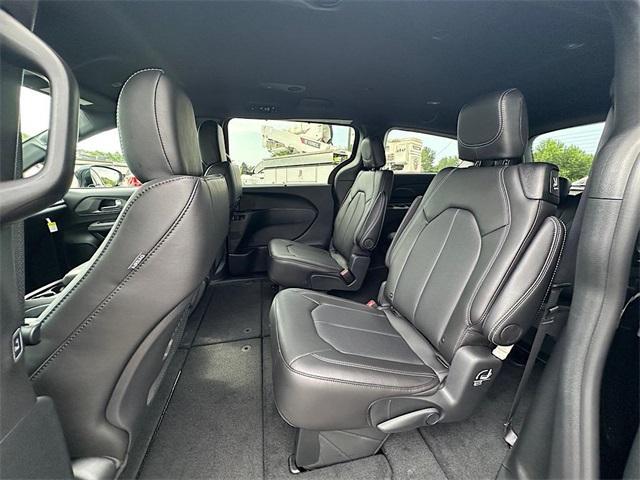 new 2025 Chrysler Pacifica car, priced at $37,725