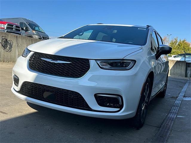 new 2026 Chrysler Pacifica car, priced at $52,785