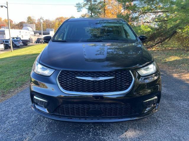 used 2024 Chrysler Pacifica car, priced at $29,995