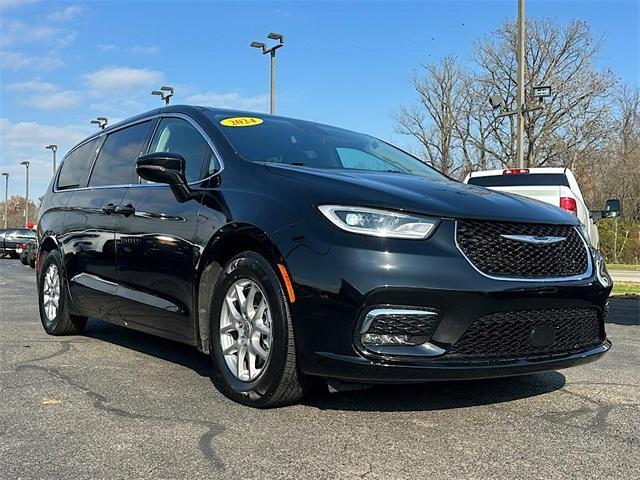 used 2024 Chrysler Pacifica car, priced at $29,795