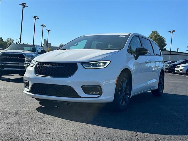 new 2026 Chrysler Pacifica car, priced at $45,460