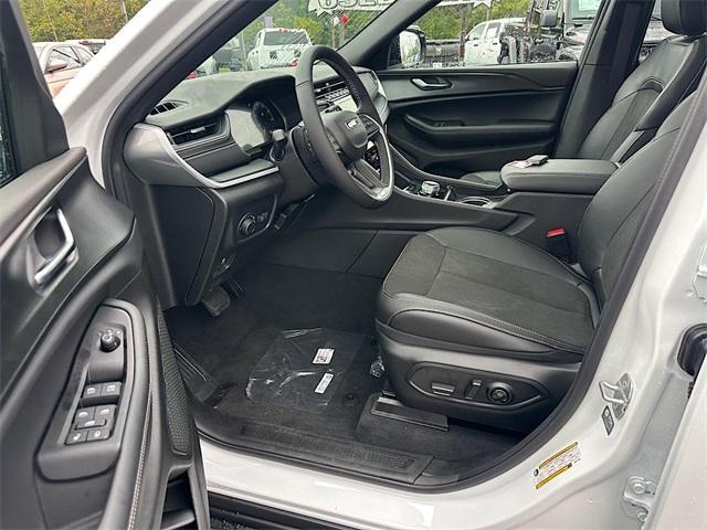 new 2025 Jeep Grand Cherokee L car, priced at $42,280