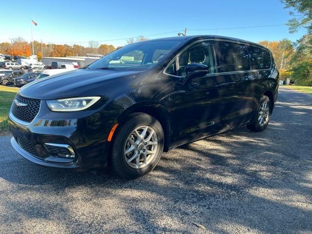 used 2024 Chrysler Pacifica car, priced at $29,995