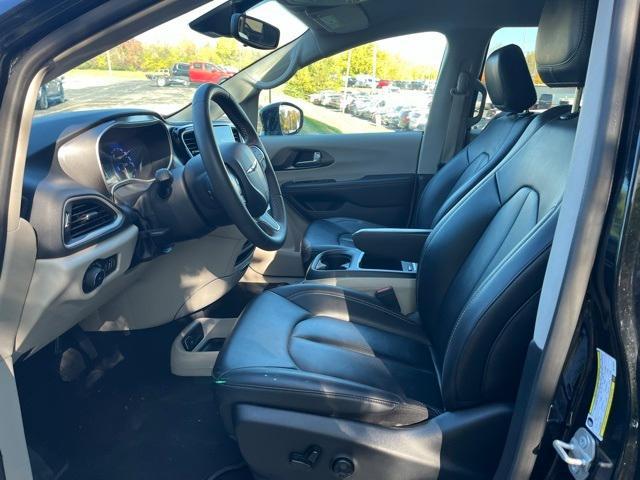 used 2024 Chrysler Pacifica car, priced at $29,995