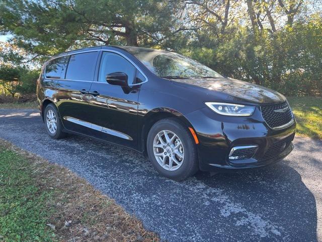 used 2024 Chrysler Pacifica car, priced at $29,995