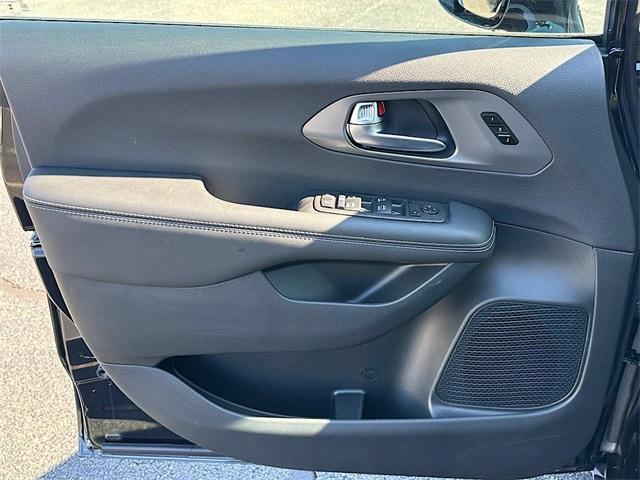 new 2026 Chrysler Pacifica car, priced at $35,960