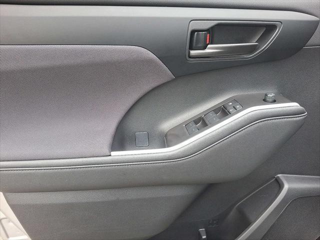 used 2023 Toyota Highlander car, priced at $35,499