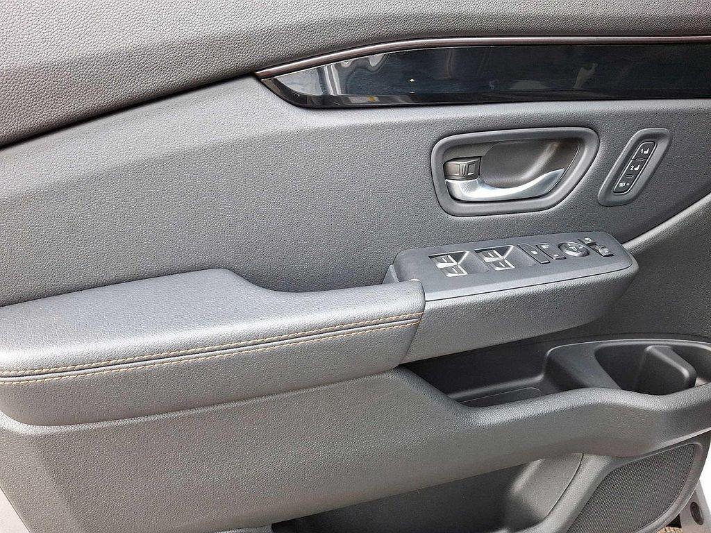 used 2024 Honda Pilot car, priced at $43,999