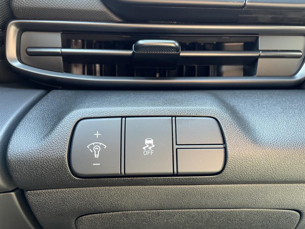 new 2025 Hyundai Elantra car, priced at $23,735