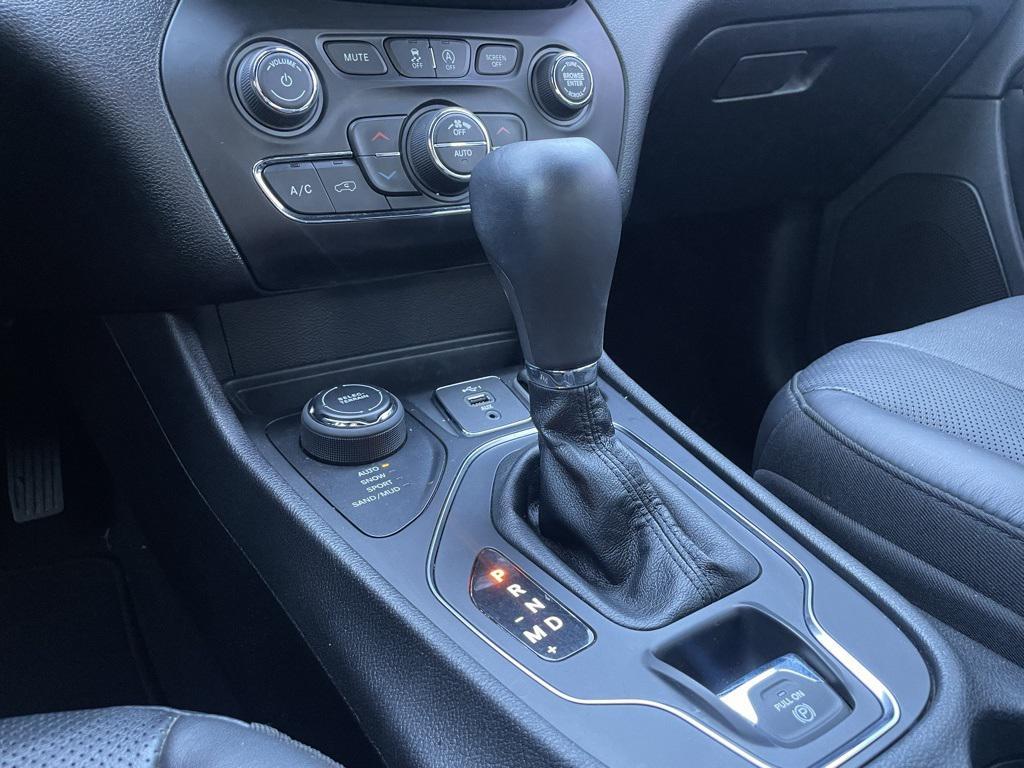 used 2020 Jeep Cherokee car, priced at $18,292