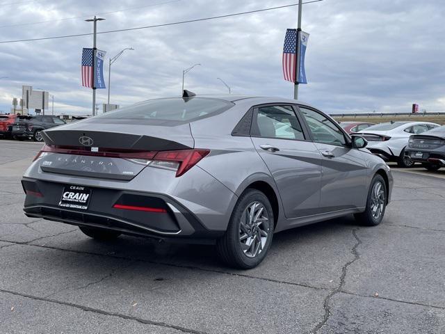 new 2025 Hyundai Elantra HEV car, priced at $26,835