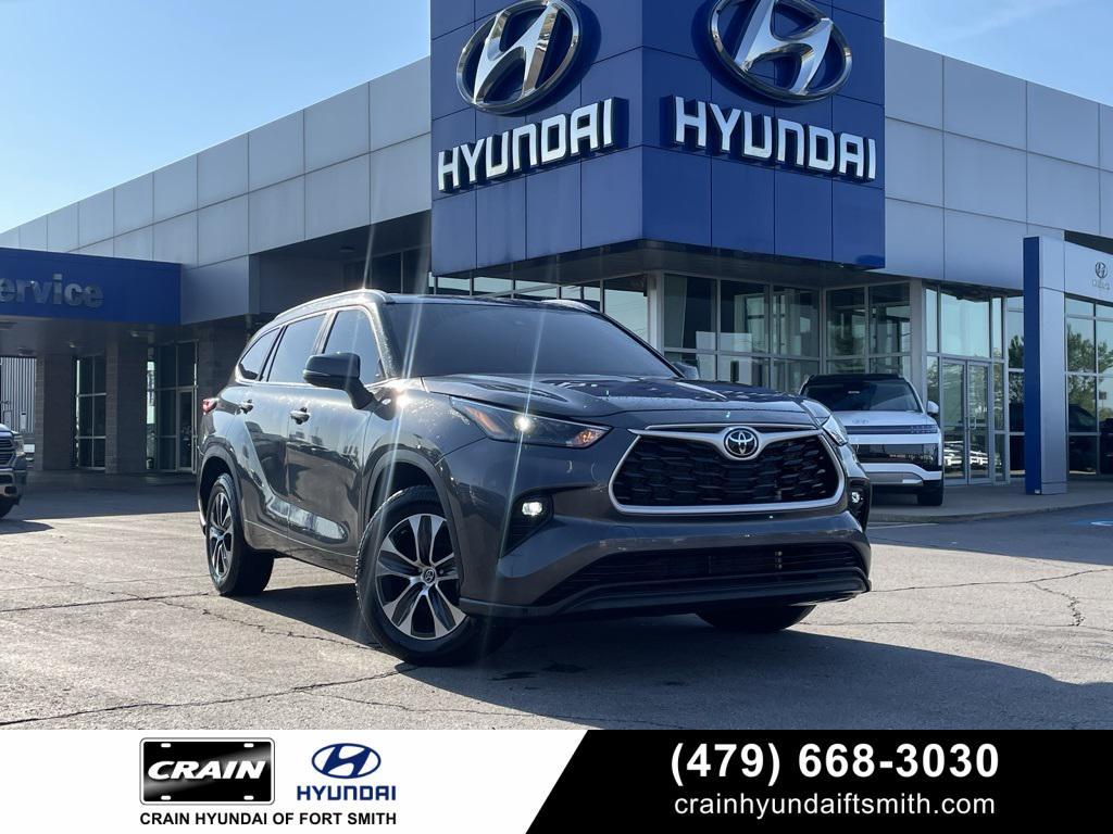 used 2023 Toyota Highlander car, priced at $39,071