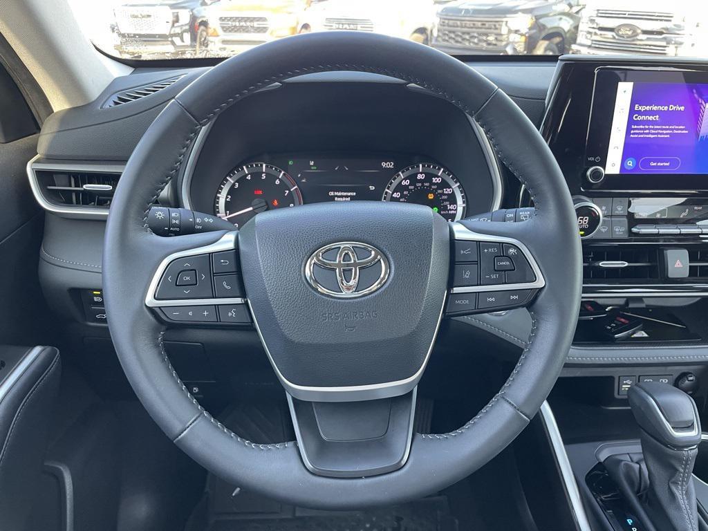 used 2023 Toyota Highlander car, priced at $39,071