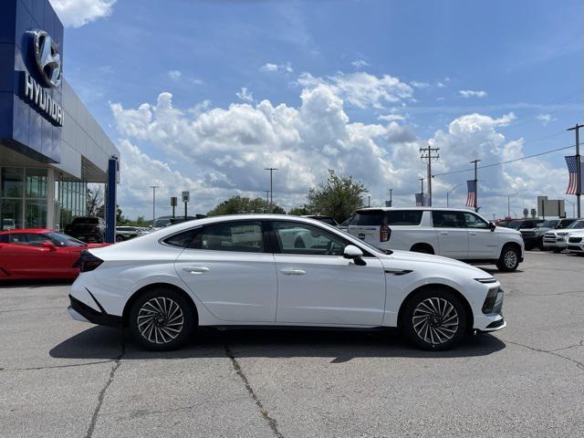new 2025 Hyundai Sonata Hybrid car, priced at $37,410
