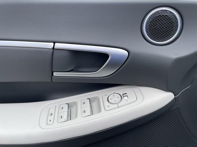 new 2025 Hyundai Sonata Hybrid car, priced at $32,080