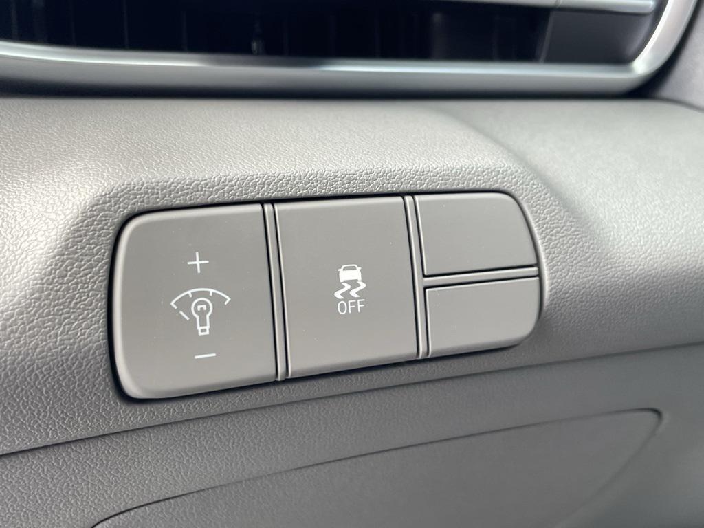 new 2025 Hyundai Elantra car, priced at $24,226