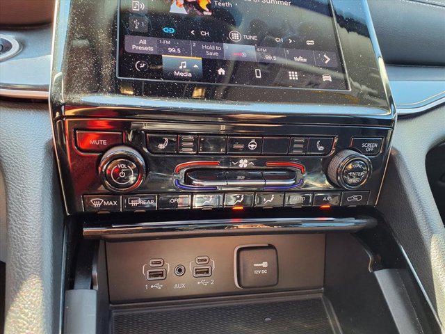 used 2023 Jeep Grand Cherokee car, priced at $30,000