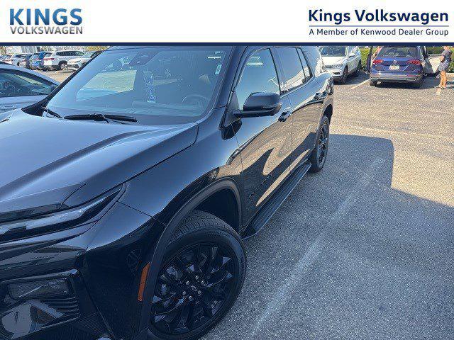 used 2024 Chevrolet Traverse car, priced at $40,378