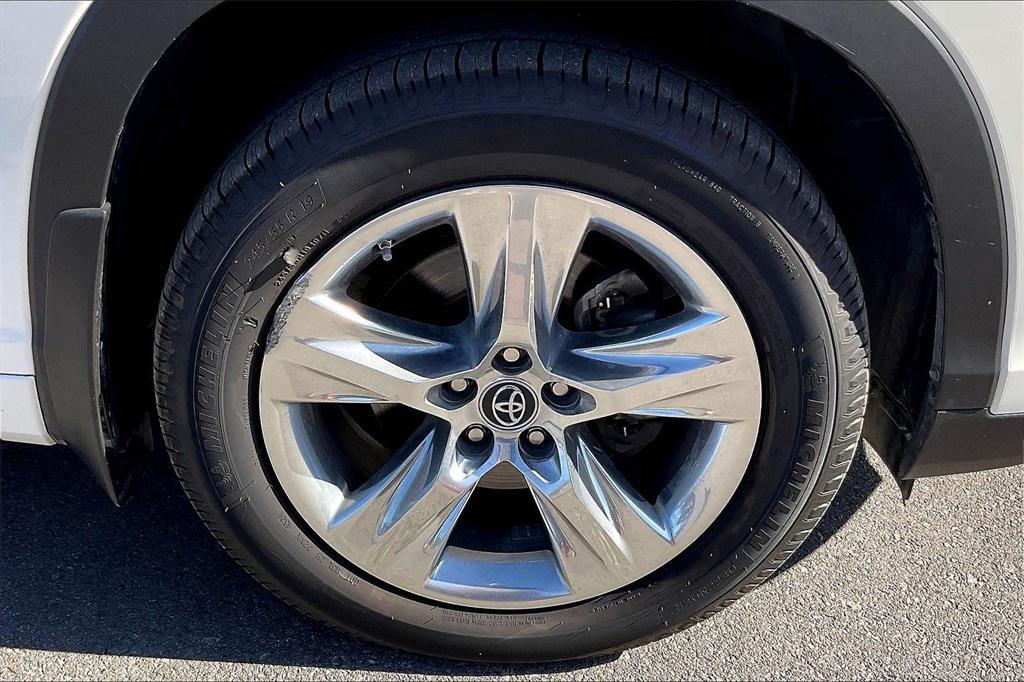 used 2019 Toyota Highlander car, priced at $27,311