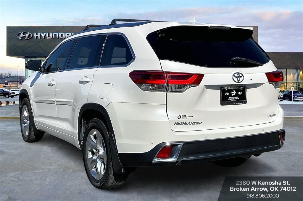 used 2019 Toyota Highlander car, priced at $27,311