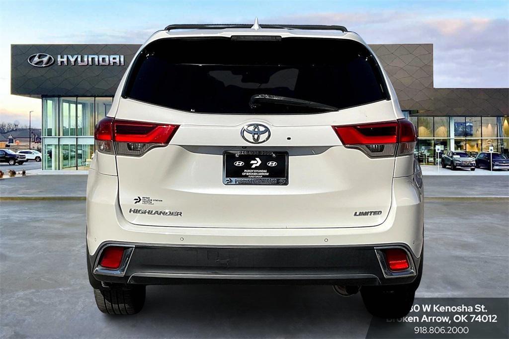 used 2019 Toyota Highlander car, priced at $27,311