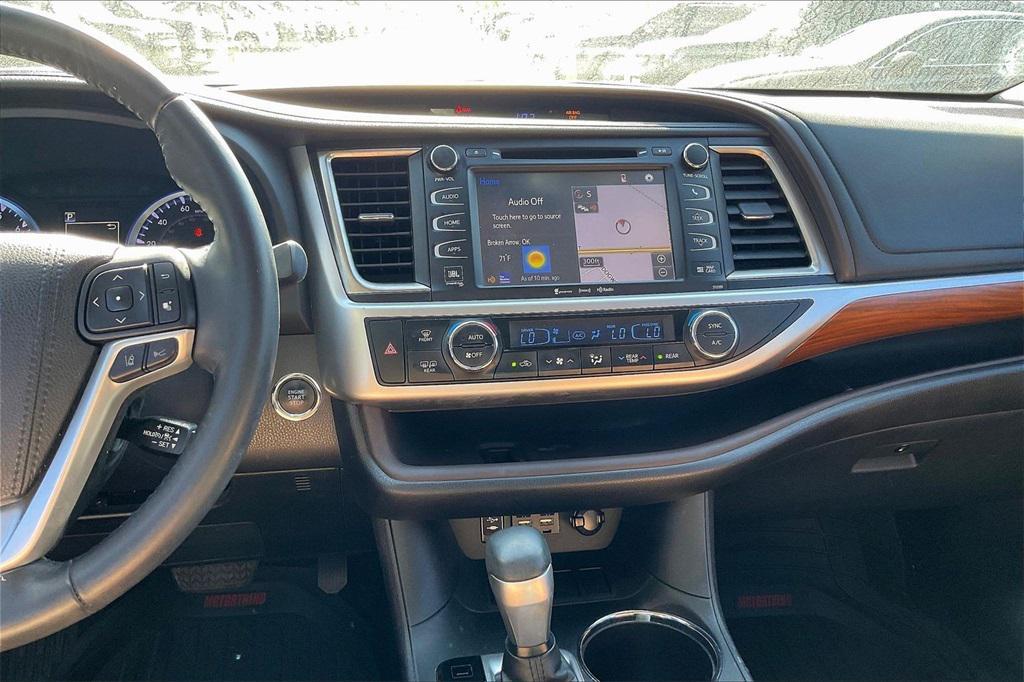 used 2019 Toyota Highlander car, priced at $27,311