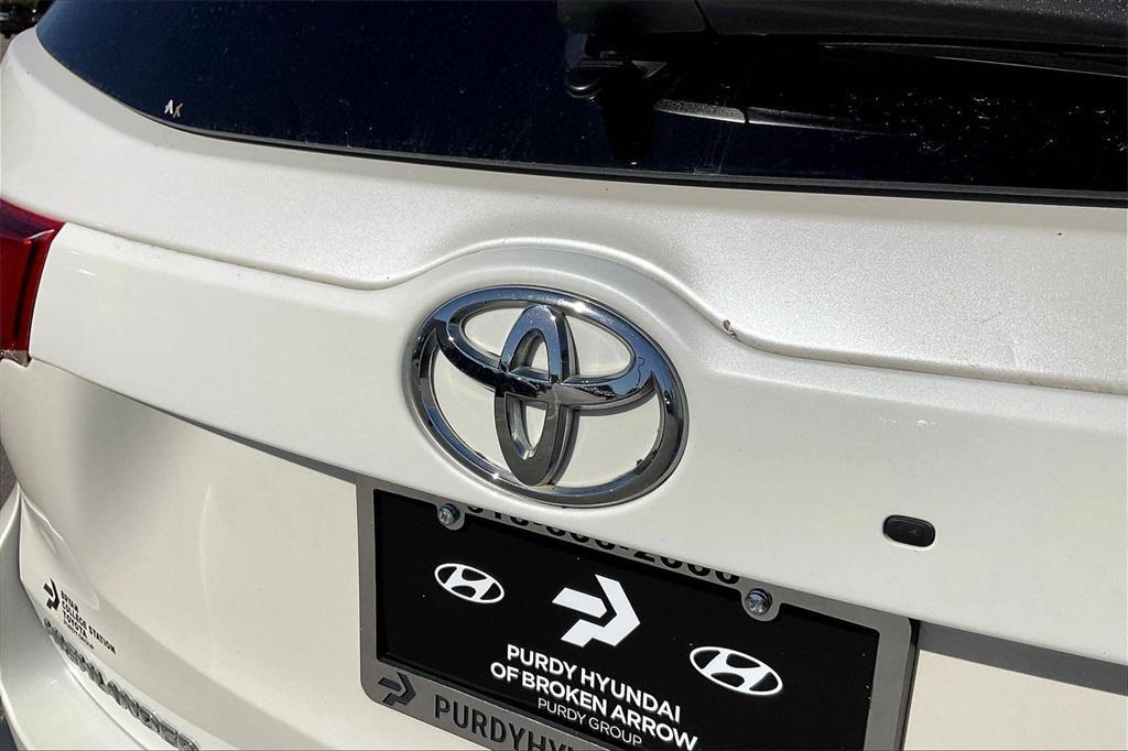 used 2019 Toyota Highlander car, priced at $27,311