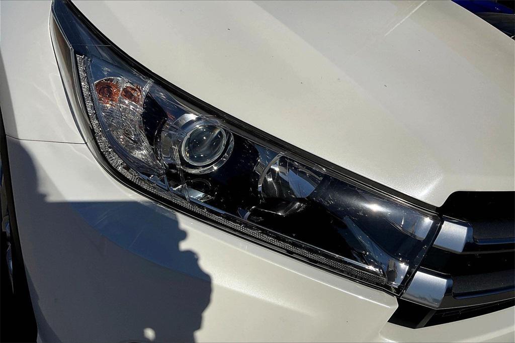 used 2019 Toyota Highlander car, priced at $27,311