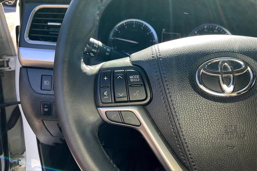 used 2019 Toyota Highlander car, priced at $27,311