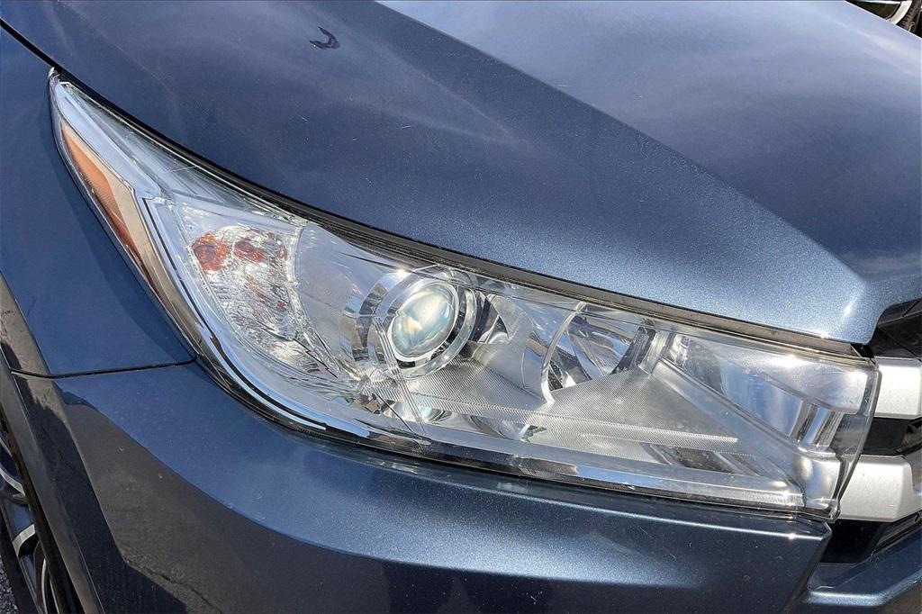 used 2019 Toyota Highlander Hybrid car, priced at $29,111