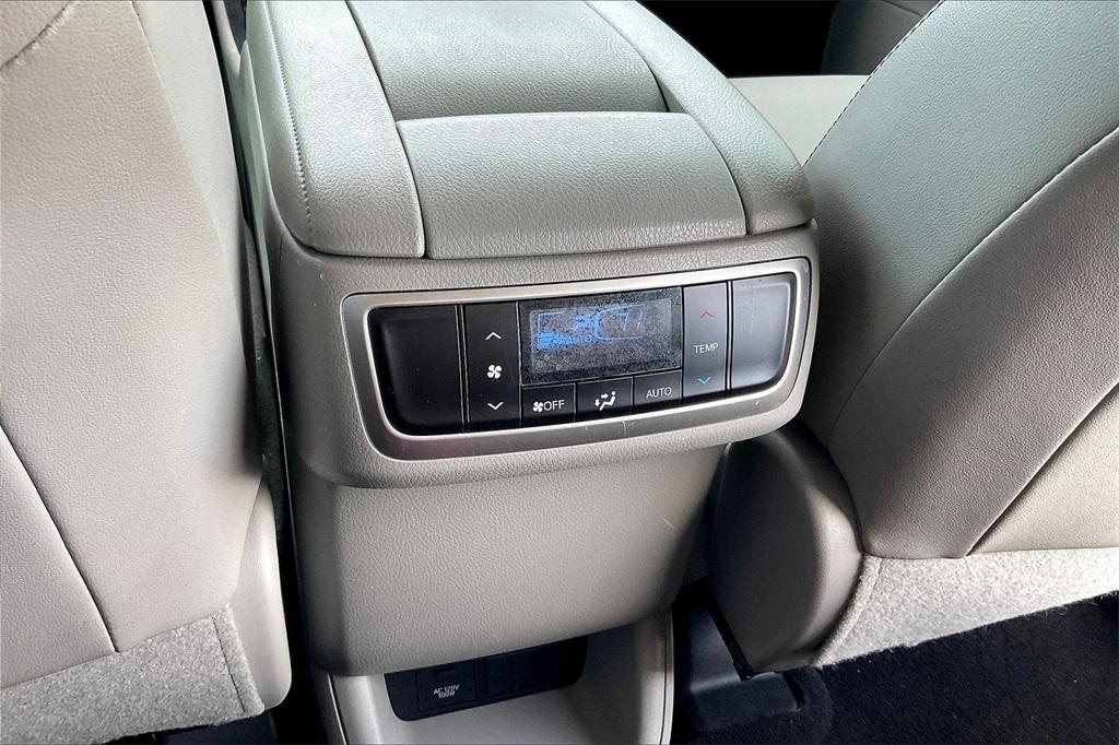 used 2019 Toyota Highlander Hybrid car, priced at $29,111