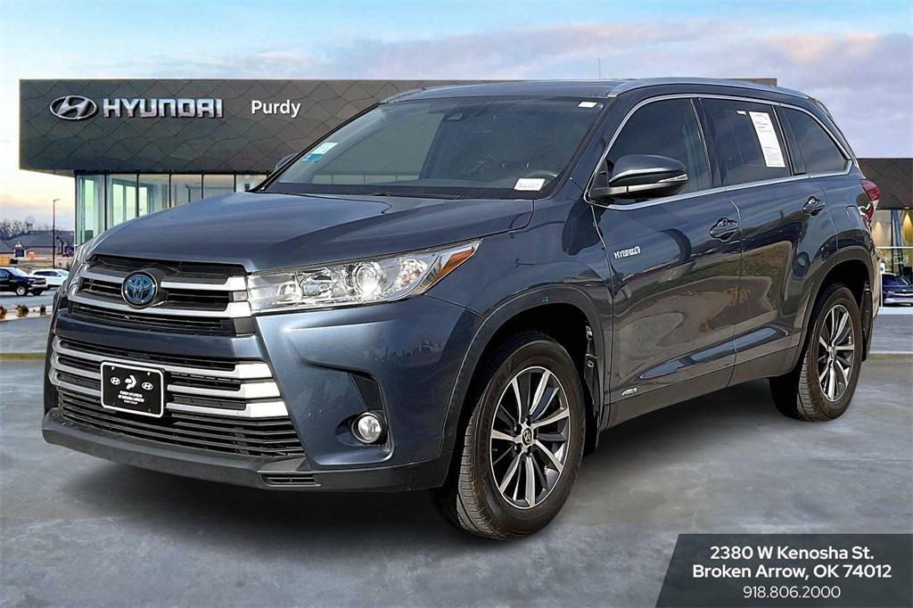 used 2019 Toyota Highlander Hybrid car, priced at $29,111