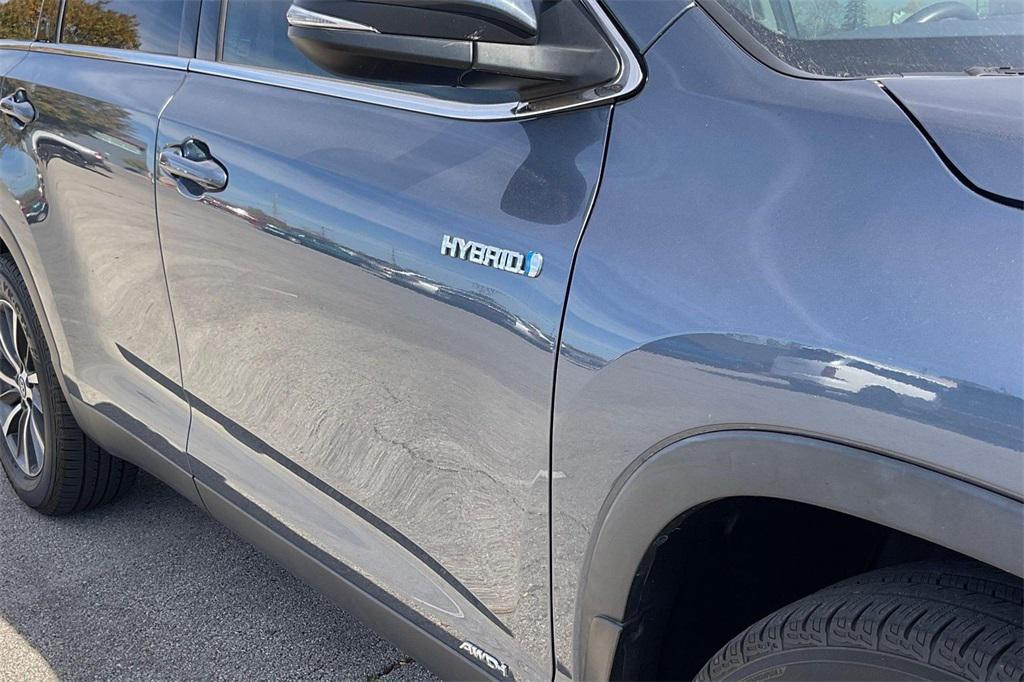 used 2019 Toyota Highlander Hybrid car, priced at $29,111