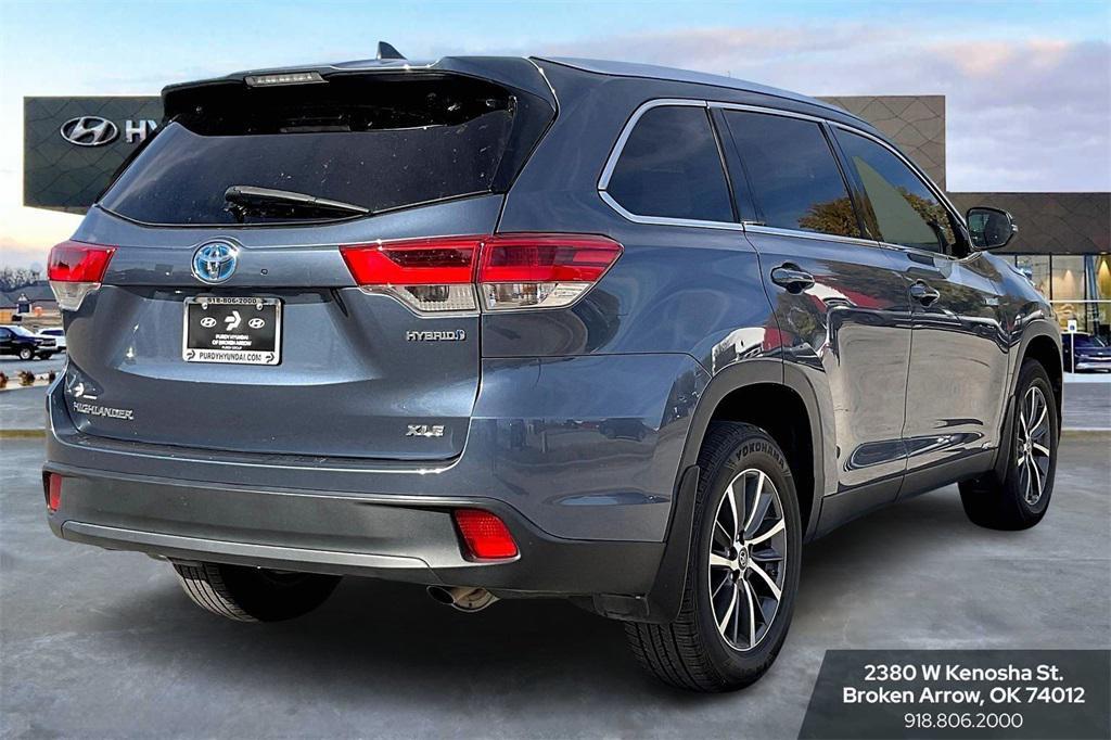 used 2019 Toyota Highlander Hybrid car, priced at $29,111