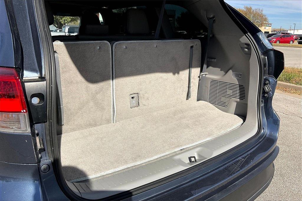 used 2019 Toyota Highlander Hybrid car, priced at $29,111