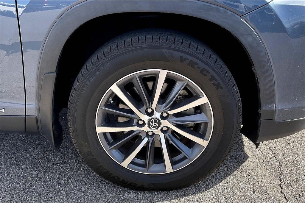 used 2019 Toyota Highlander Hybrid car, priced at $29,111