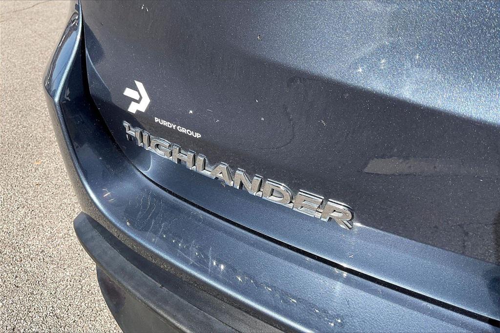 used 2019 Toyota Highlander Hybrid car, priced at $29,111