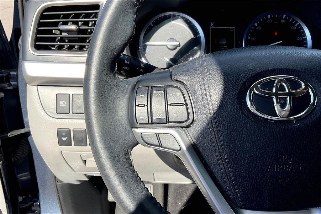 used 2019 Toyota Highlander Hybrid car, priced at $29,111