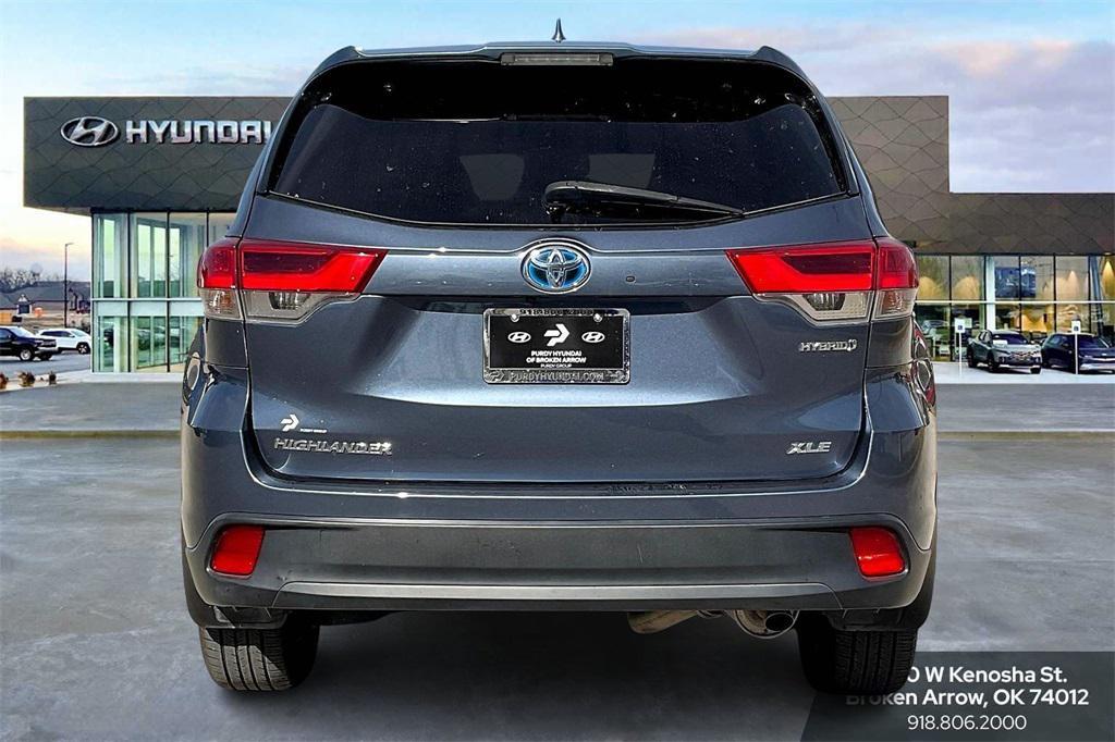 used 2019 Toyota Highlander Hybrid car, priced at $29,111