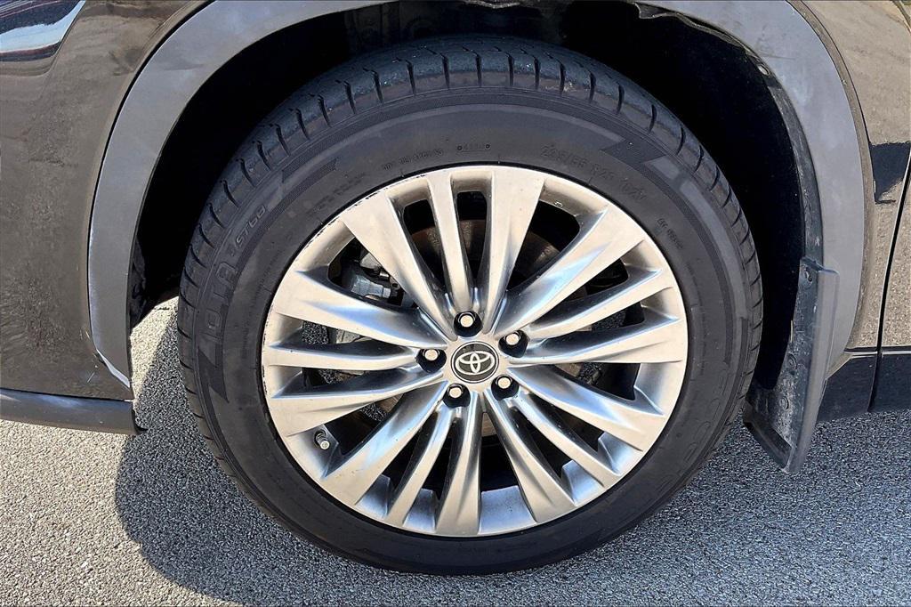 used 2024 Toyota Highlander car, priced at $43,981