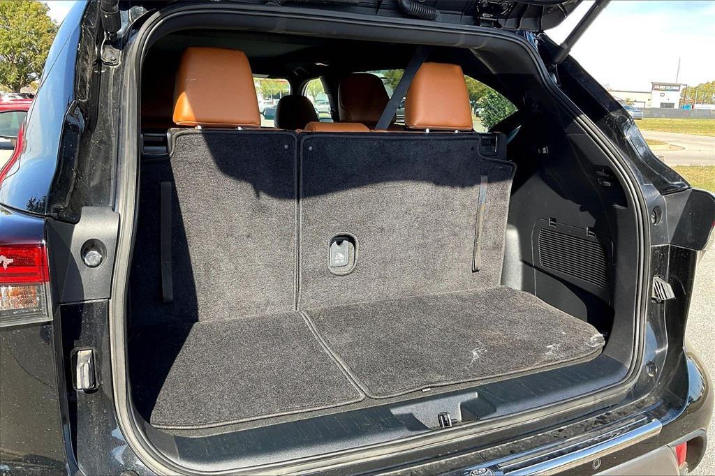 used 2024 Toyota Highlander car, priced at $43,981