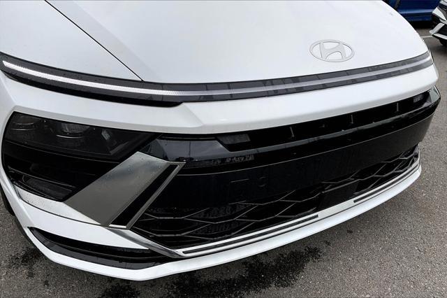new 2025 Hyundai Sonata Hybrid car, priced at $30,018