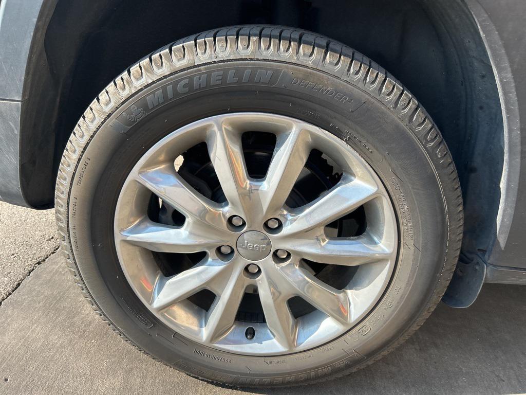 used 2016 Jeep Cherokee car, priced at $11,699